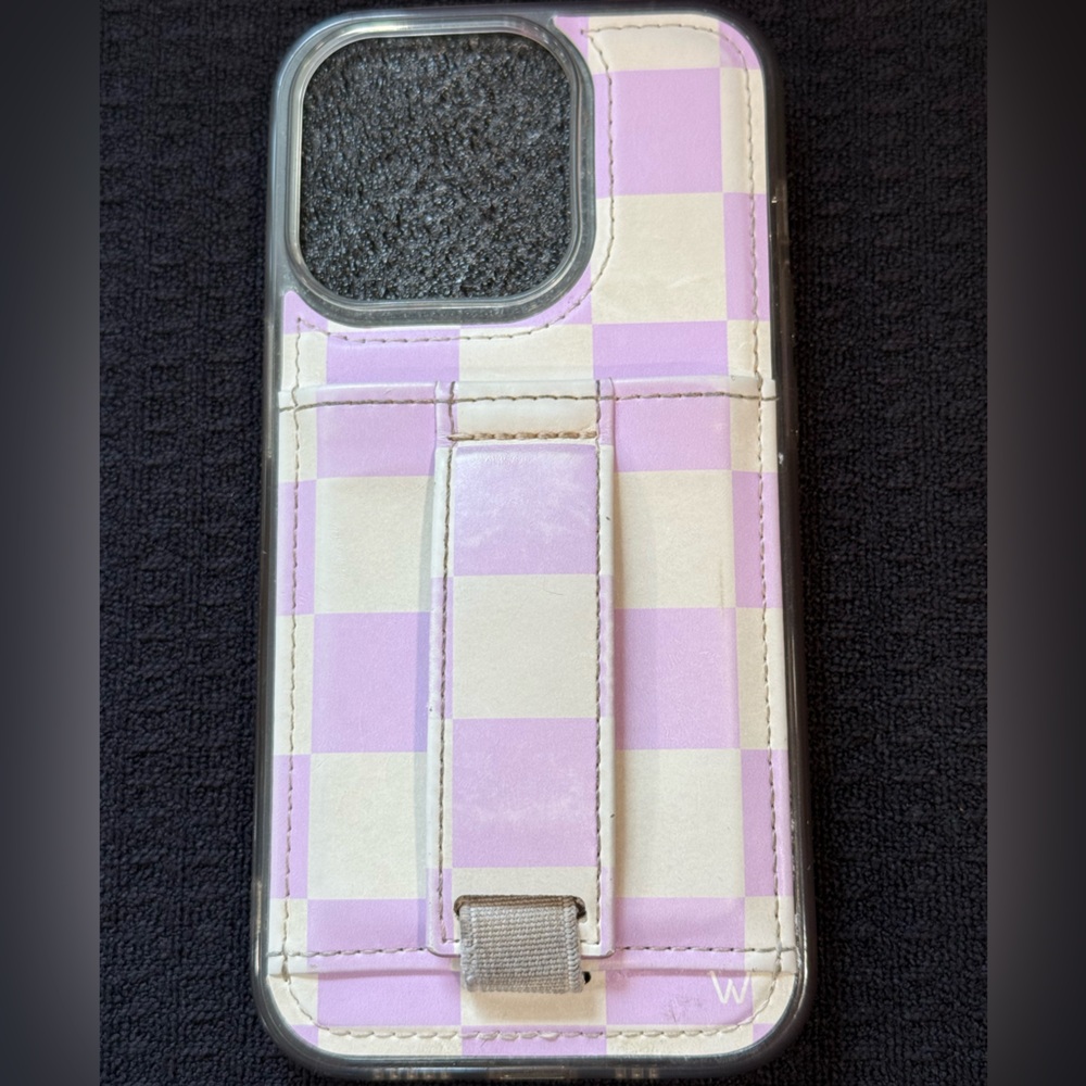 Lavender checkered walli case